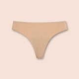 Produktansicht einer Periodenunterwäsche Tanga in Beige mit nahtlosem Design.